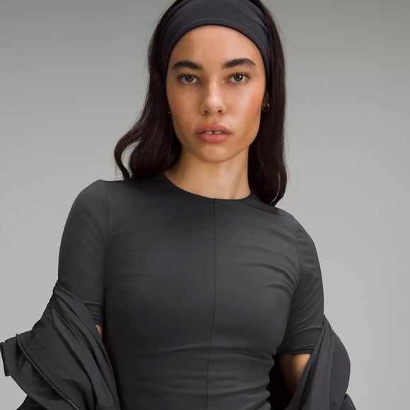 Lululemon Tight Fit Lined T-Shirt *Black - Picture 2 of 4